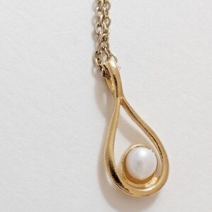 PEARL Gold Delicate Necklace Teardrop Pendant Solitaire Vintage